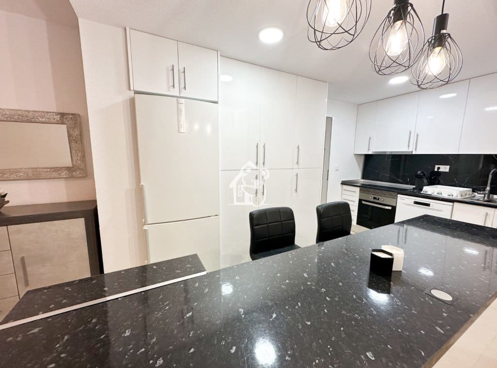 Appartement de 3 chambres à louer à Torrevieja - 1 300 € (Ref: 9467909)