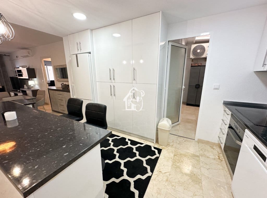 Appartement de 3 chambres à louer à Torrevieja - 1 300 € (Ref: 9467909)