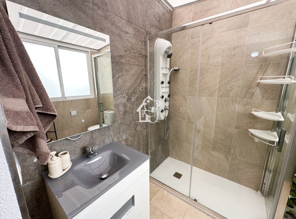 Appartement de 3 chambres à louer à Torrevieja - 1 300 € (Ref: 9467909)