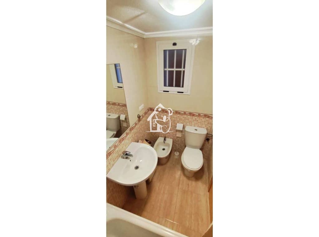 1 quarto Apartamento para arrendar em Torrevieja com piscina garagem - 790 € (Ref: 9470160)