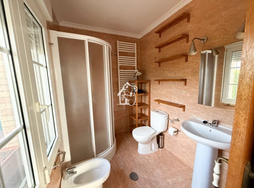 5 sypialnia Willa do wynajęcia w Torrevieja z basenem garażem - 2 350 € (Ref: 9470913)