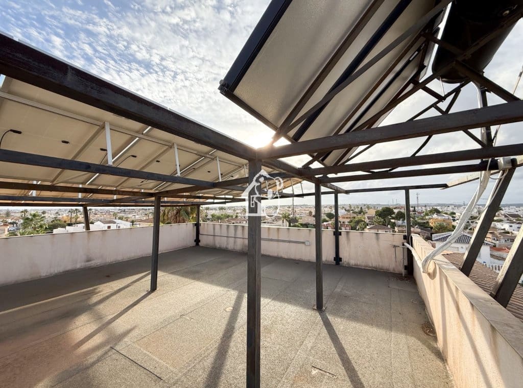 5 sypialnia Willa do wynajęcia w Torrevieja z basenem garażem - 2 350 € (Ref: 9470913)