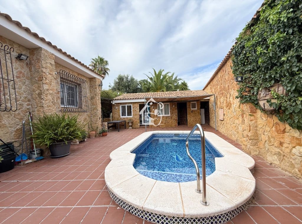 5 sypialnia Willa do wynajęcia w Torrevieja z basenem garażem - 2 350 € (Ref: 9470913)