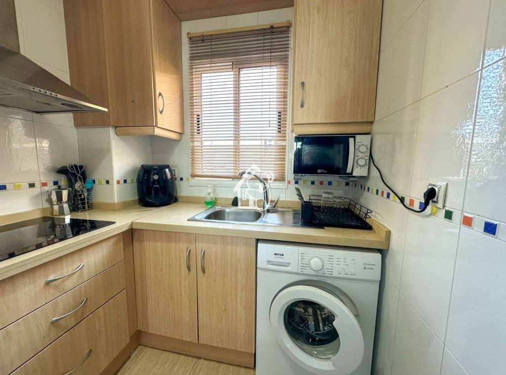 2 bedroom Apartment for rent in Torrevieja with pool garage - € 750 (Ref: 9471830)