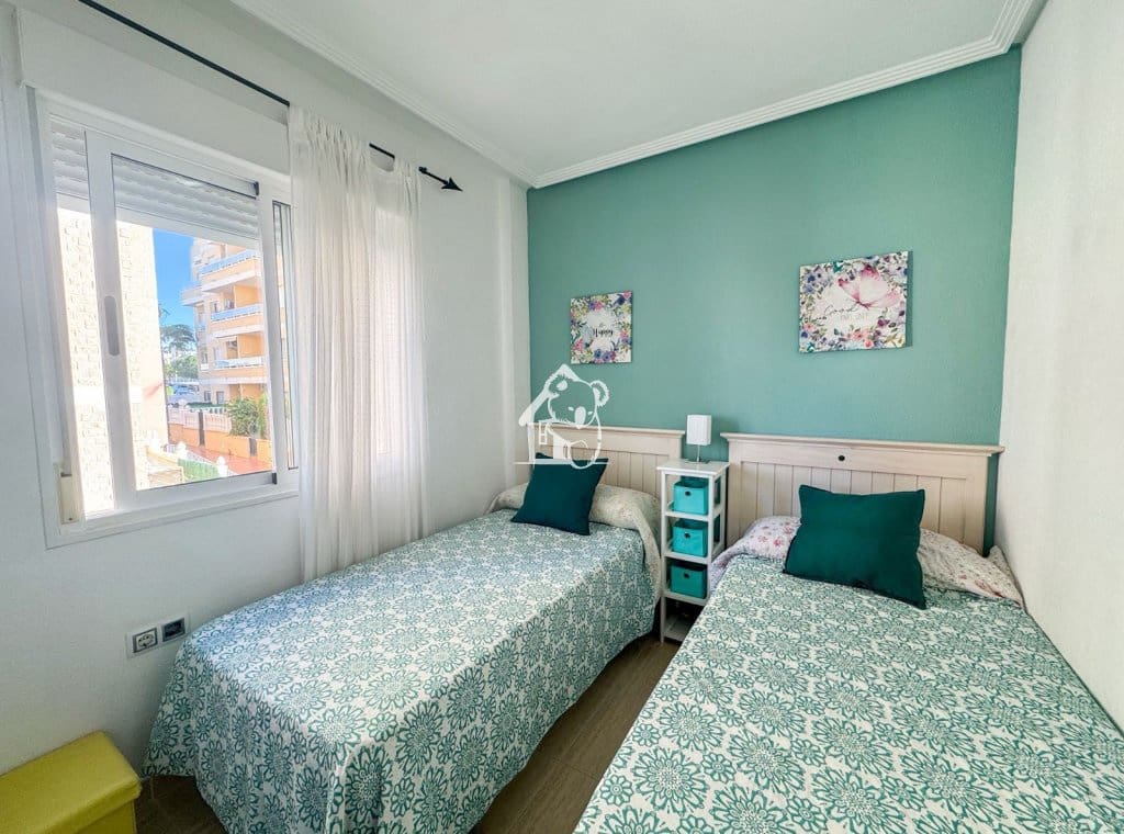 2 bedroom Apartment for rent in Torrevieja with pool garage - € 750 (Ref: 9471830)