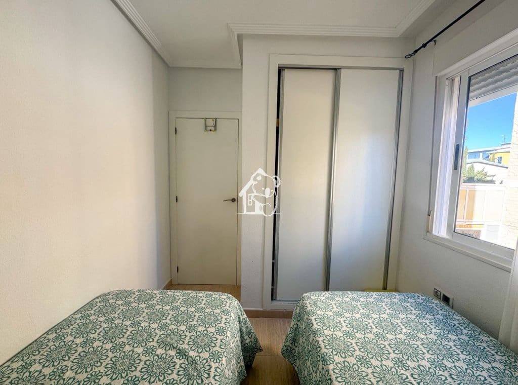 2 bedroom Apartment for rent in Torrevieja with pool garage - € 750 (Ref: 9471830)