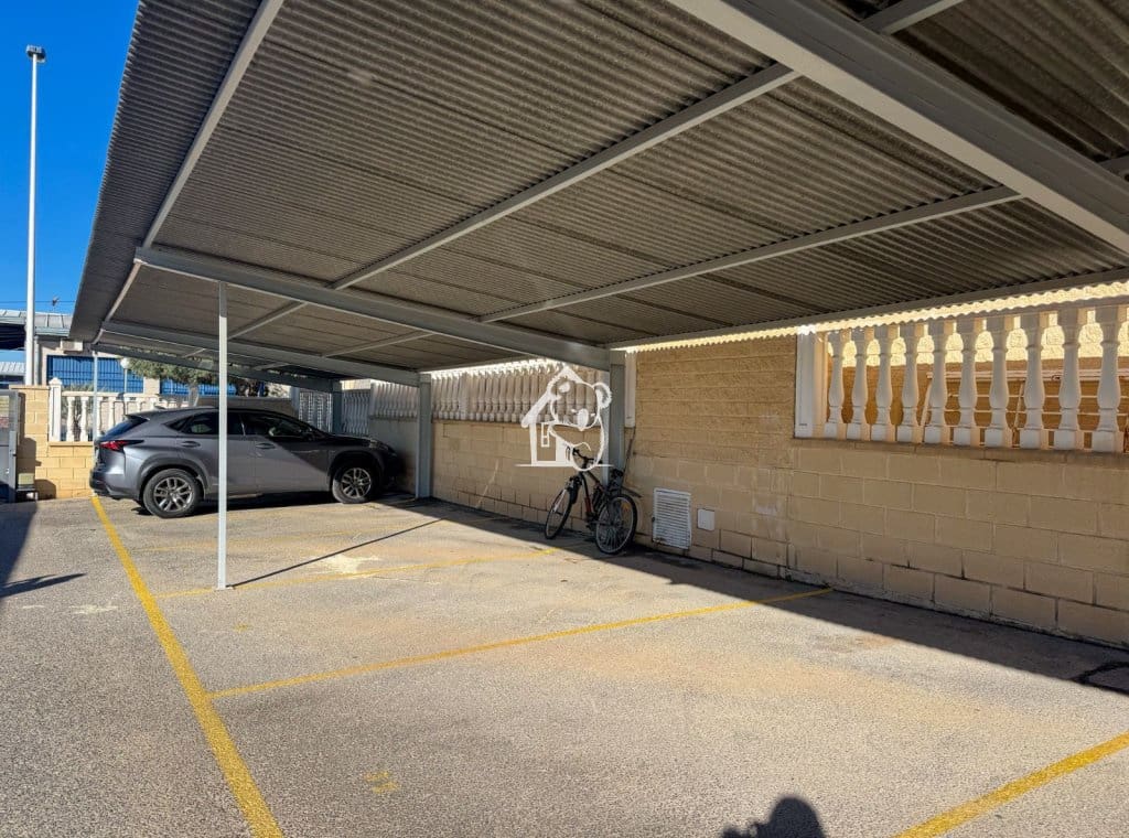 2 bedroom Apartment for rent in Torrevieja with pool garage - € 750 (Ref: 9471830)