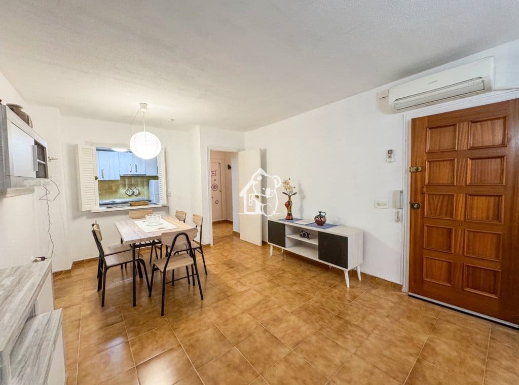 2 slaapkamer Strandappartement te huur in Torrevieja met zwembad garage - € 850 (Ref: 9474615)