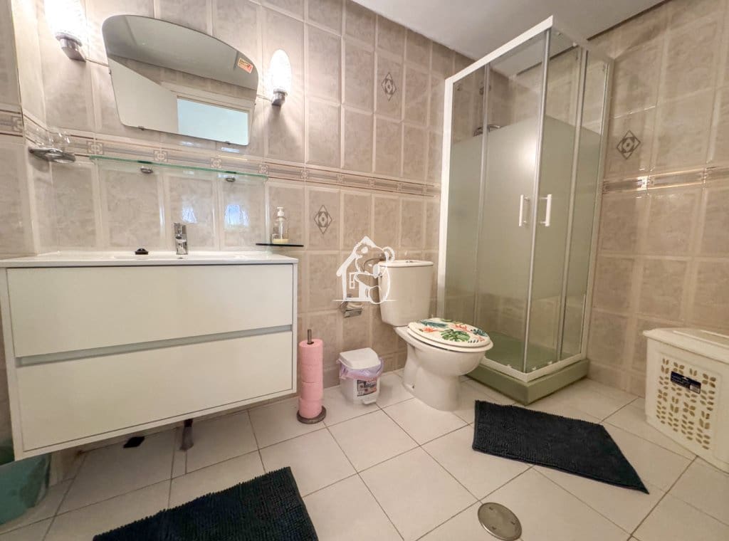 2 slaapkamer Strandappartement te huur in Torrevieja met zwembad garage - € 850 (Ref: 9474615)