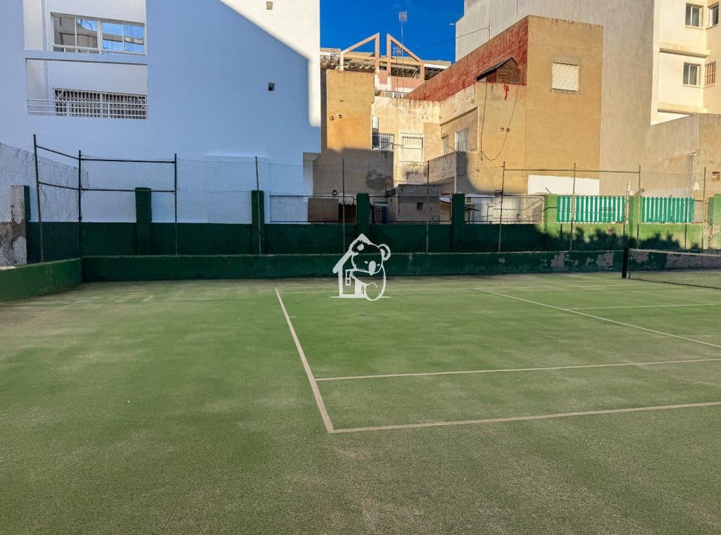 2 slaapkamer Strandappartement te huur in Torrevieja met zwembad garage - € 850 (Ref: 9474615)