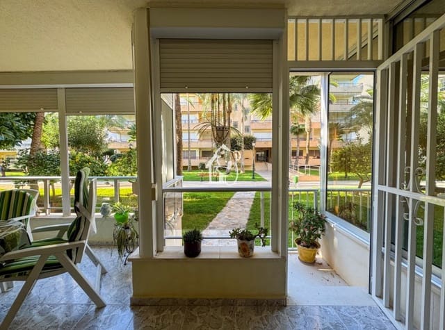 2 slaapkamer Strandappartement te huur in Playa de los Locos, Torrevieja met zwembad garage - € 850 (Ref: 9474615)