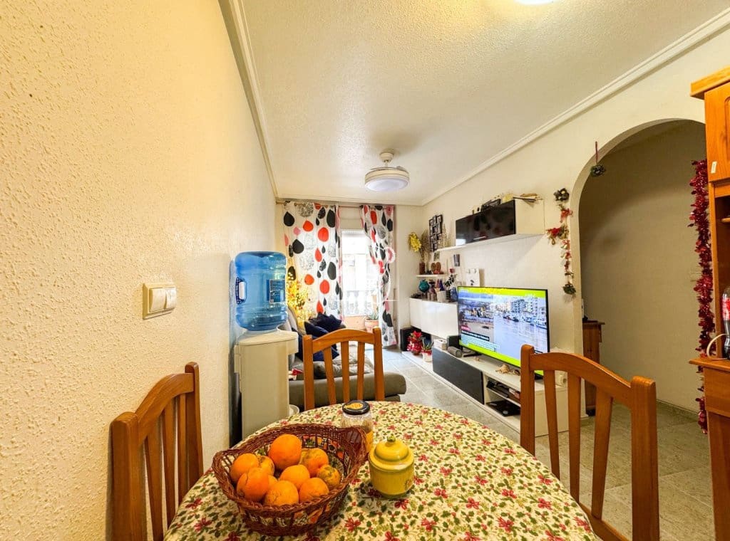 2 soverom Leilighet til salgs i Torrevieja med svømmebasseng - € 140 000 (Ref: 9480819)