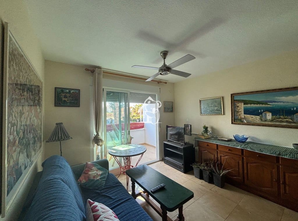 2 bedroom Apartment for rent in Punta Prima with pool garage - € 850 (Ref: 9485058)