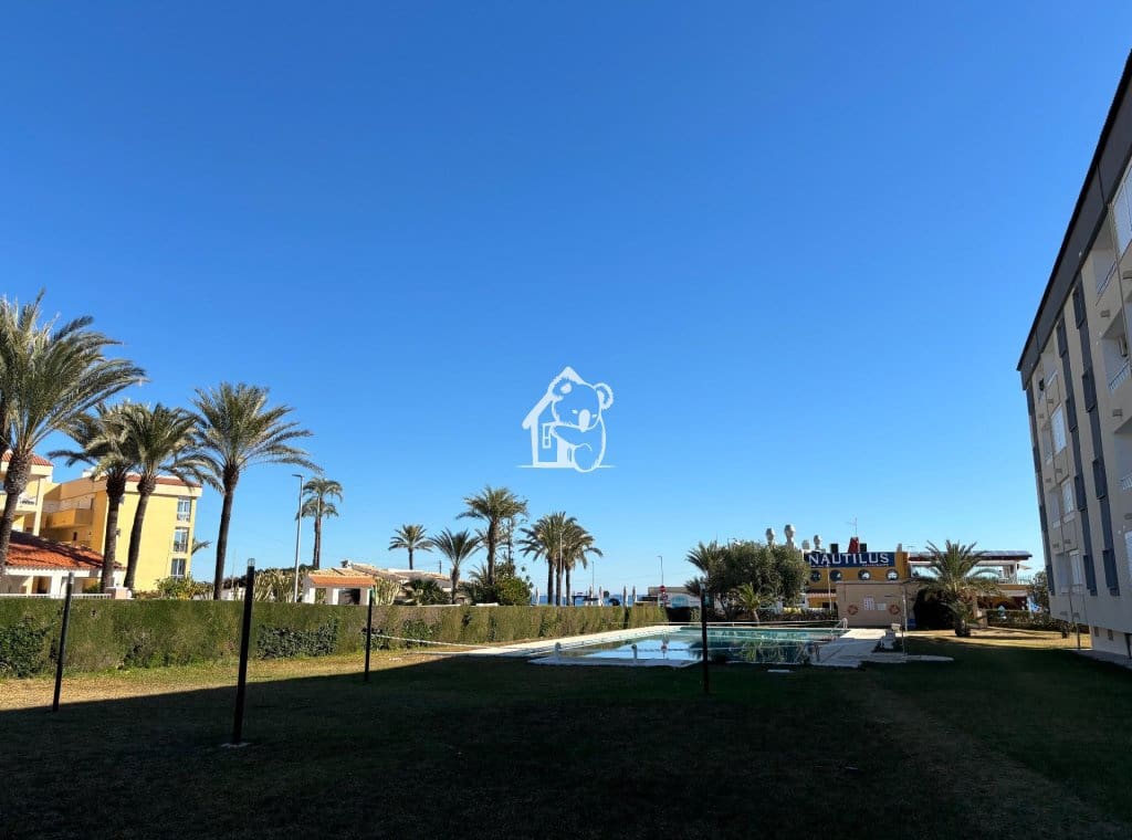 2 bedroom Apartment for rent in Punta Prima with pool garage - € 850 (Ref: 9485058)