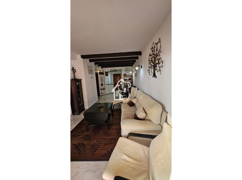 2 bedroom Beach Apartment for rent in Torrevieja with pool - € 950 (Ref: 9485498)