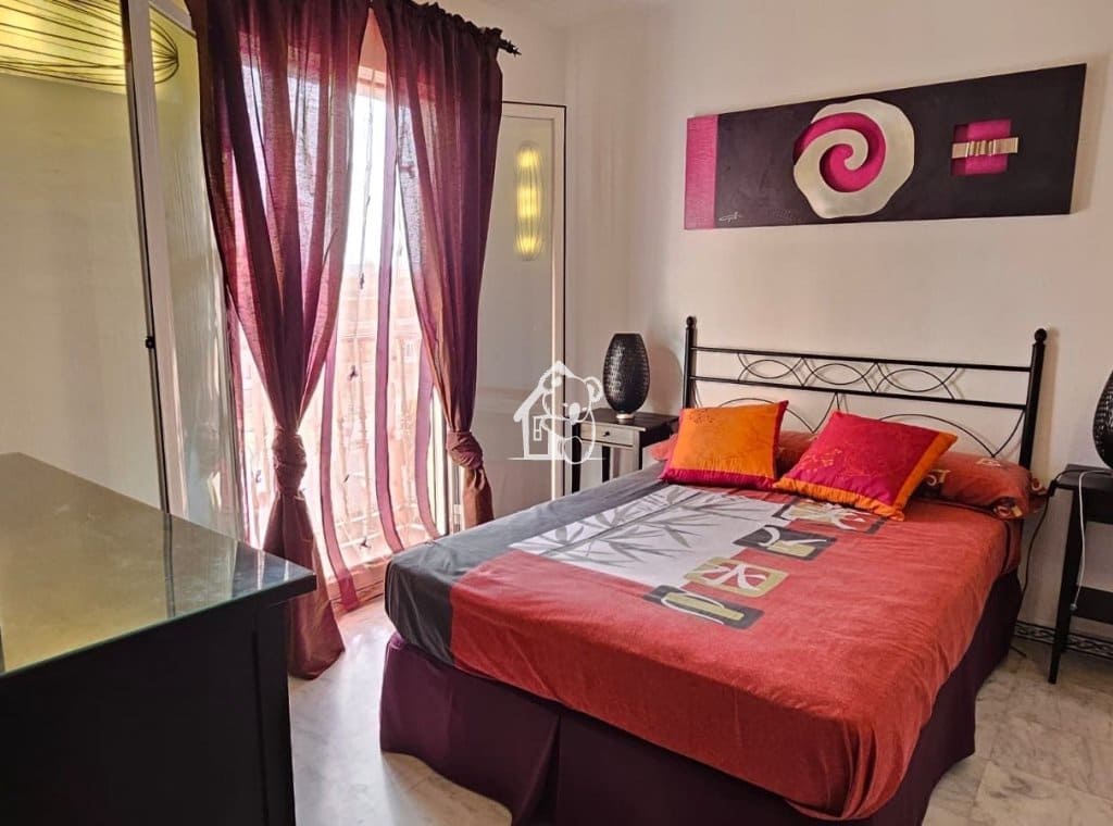 2 bedroom Beach Apartment for rent in Torrevieja with pool - € 950 (Ref: 9485498)