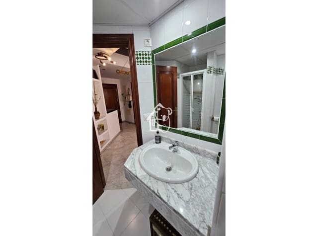 2 bedroom Beach Apartment for rent in Los Frutales, Torrevieja with pool - € 950 (Ref: 9485498)