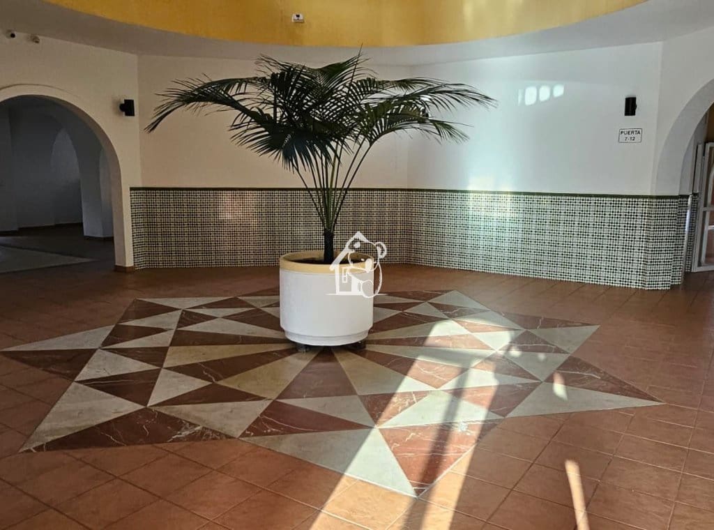 2 bedroom Beach Apartment for rent in Torrevieja with pool - € 950 (Ref: 9485498)