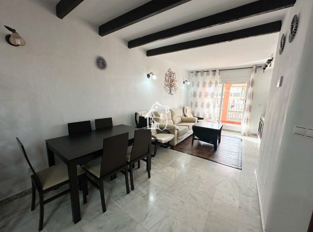 2 bedroom Beach Apartment for rent in Torrevieja with pool - € 950 (Ref: 9485498)