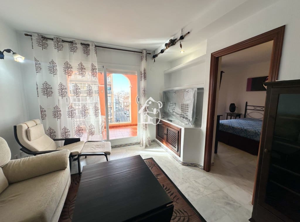 2 bedroom Beach Apartment for rent in Torrevieja with pool - € 950 (Ref: 9485498)