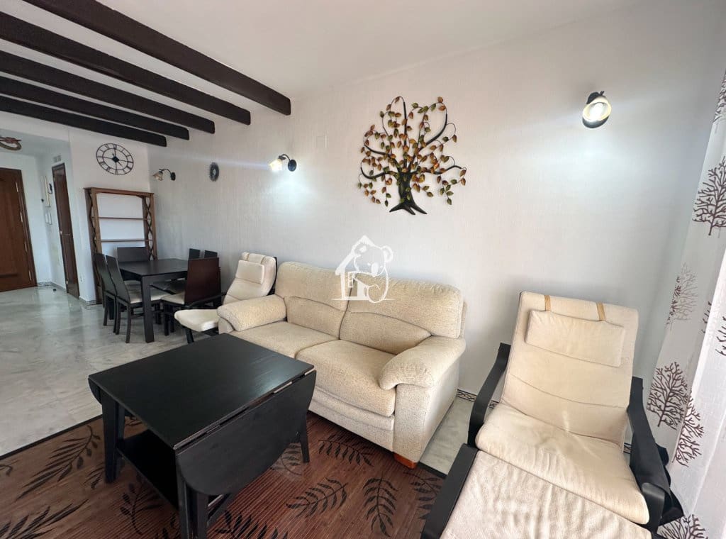 2 bedroom Beach Apartment for rent in Torrevieja with pool - € 950 (Ref: 9485498)