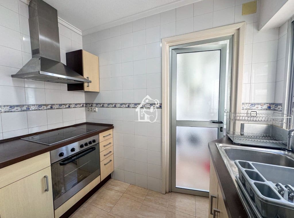 2 bedroom Beach Apartment for rent in Torrevieja - € 700 (Ref: 9488060)