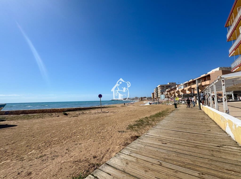 2 sypialnia Apartament przy plaży do wynajęcia w Torrevieja - 750 € (Ref: 9490980)