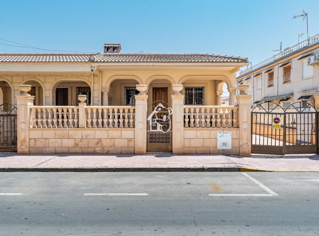 Chalet de 5 habitaciones en La Mata en alquiler - 1.300 € (Ref: 9494101)