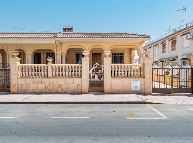 Chalet de 5 habitaciones en Los Europeos, Torrevieja en alquiler - 1.300 € (Ref: 9494101)