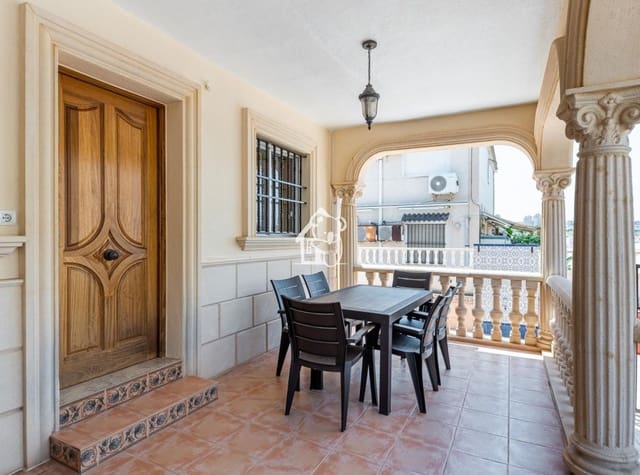 Chalet de 5 habitaciones en Los Europeos, Torrevieja en alquiler - 1.300 € (Ref: 9494101)