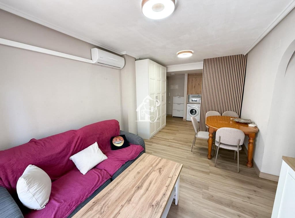 Apartamento de 2 habitaciones en Guardamar del Segura en alquiler con piscina - 900 € (Ref: 9494102)