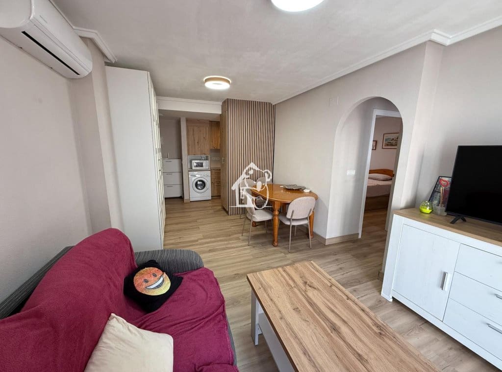 Apartamento de 2 habitaciones en Guardamar del Segura en alquiler con piscina - 900 € (Ref: 9494102)