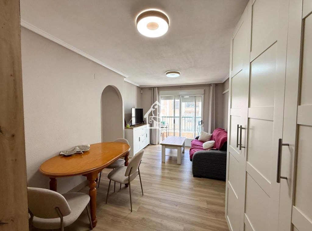 Apartamento de 2 habitaciones en Guardamar del Segura en alquiler con piscina - 900 € (Ref: 9494102)