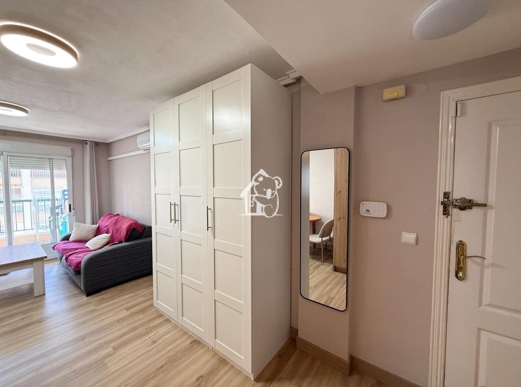 Apartamento de 2 habitaciones en Guardamar del Segura en alquiler con piscina - 900 € (Ref: 9494102)