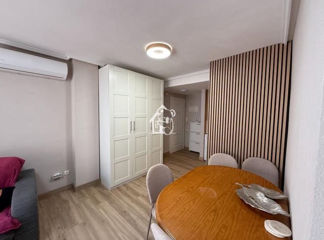 Apartamento de 2 habitaciones en Zona Pueblo, Guardamar del Segura en alquiler con piscina - 900 € (Ref: 9494102)