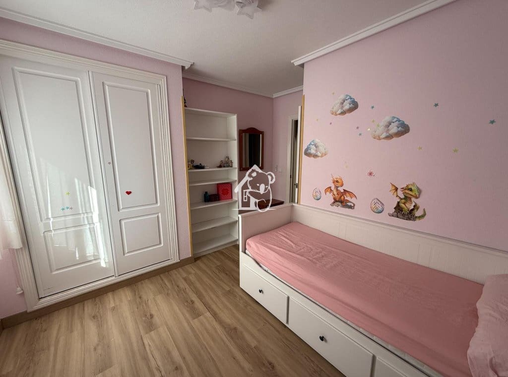 Apartamento de 2 habitaciones en Guardamar del Segura en alquiler con piscina - 900 € (Ref: 9494102)