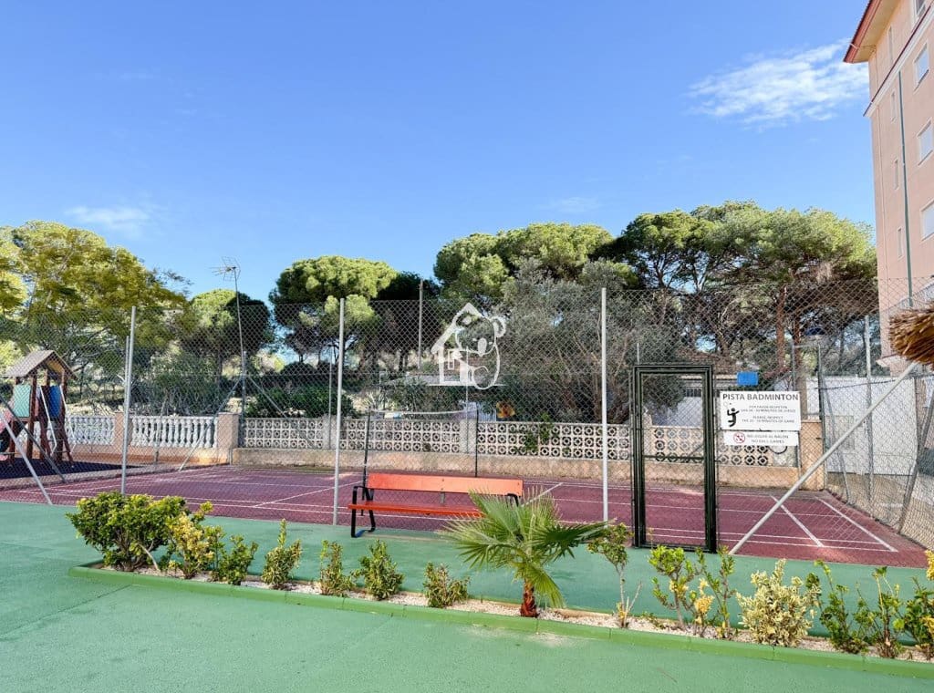 Apartamento de 2 habitaciones en Guardamar del Segura en alquiler con piscina - 900 € (Ref: 9494102)