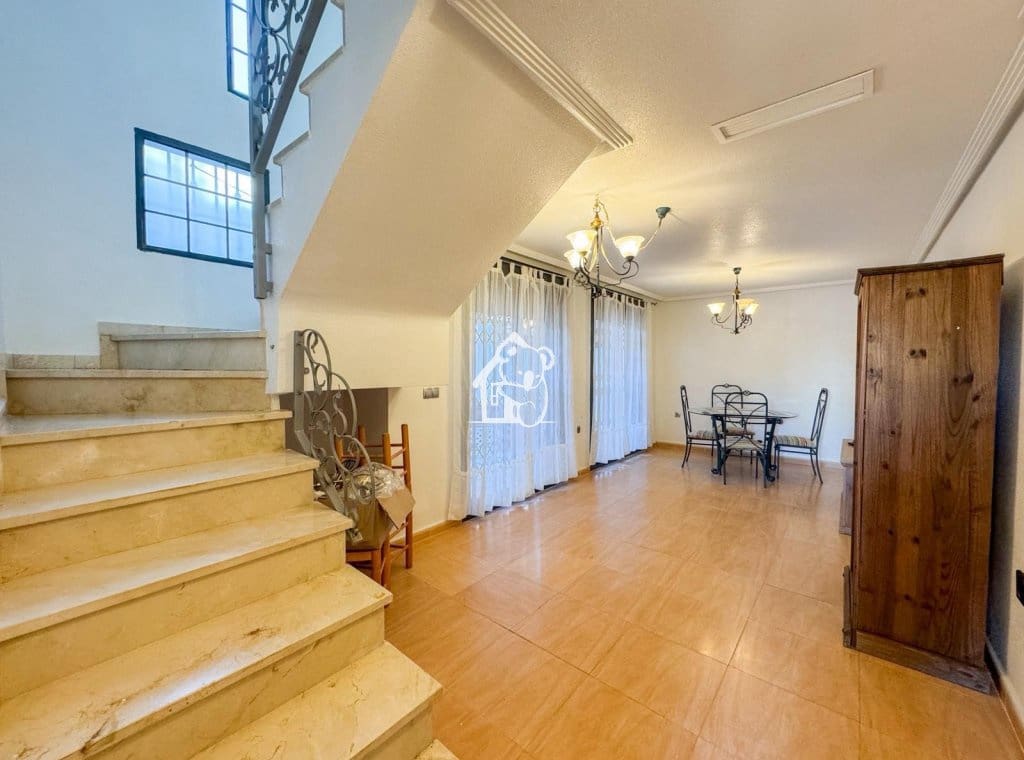 3 makuuhuone Omakotitalo vuokrattavana paikassa Torrevieja mukana uima-altaan - 1 000 € (Ref: 9494103)