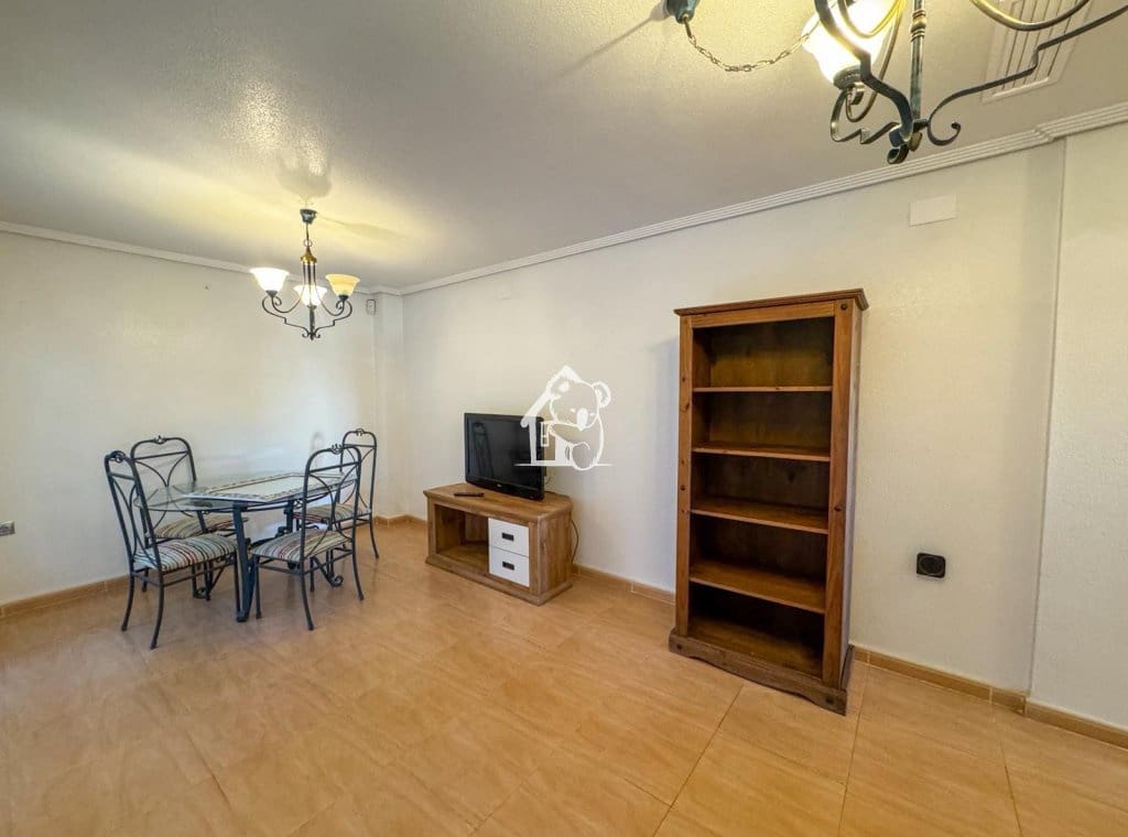 3 makuuhuone Omakotitalo vuokrattavana paikassa Torrevieja mukana uima-altaan - 1 000 € (Ref: 9494103)