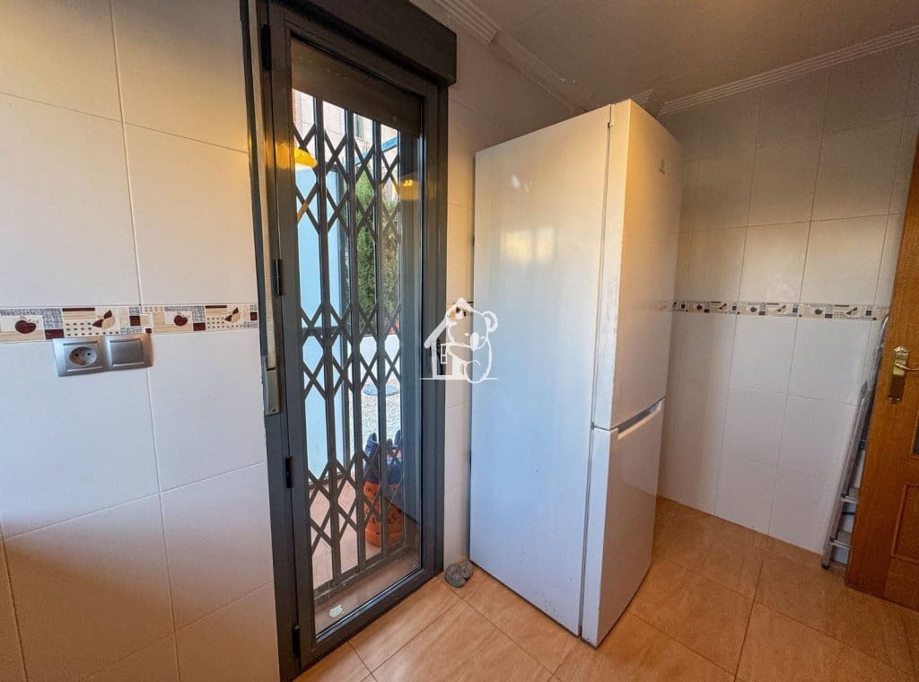 3 makuuhuone Omakotitalo vuokrattavana paikassa Torrevieja mukana uima-altaan - 1 000 € (Ref: 9494103)