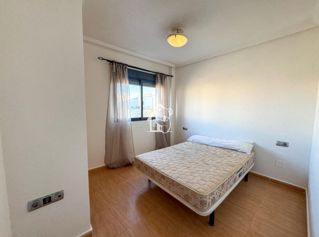 3 makuuhuone Omakotitalo vuokrattavana paikassa Torrevieja mukana uima-altaan - 1 000 € (Ref: 9494103)