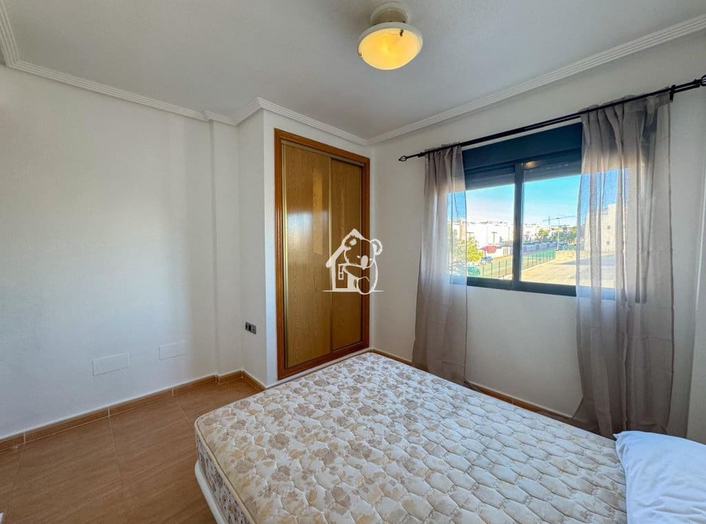 3 makuuhuone Omakotitalo vuokrattavana paikassa Torrevieja mukana uima-altaan - 1 000 € (Ref: 9494103)