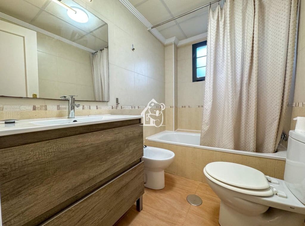 3 makuuhuone Omakotitalo vuokrattavana paikassa Torrevieja mukana uima-altaan - 1 000 € (Ref: 9494103)