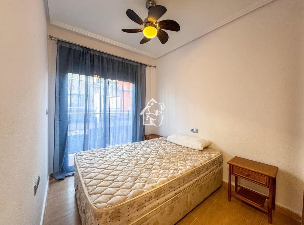 3 makuuhuone Omakotitalo vuokrattavana paikassa Torrevieja mukana uima-altaan - 1 000 € (Ref: 9494103)