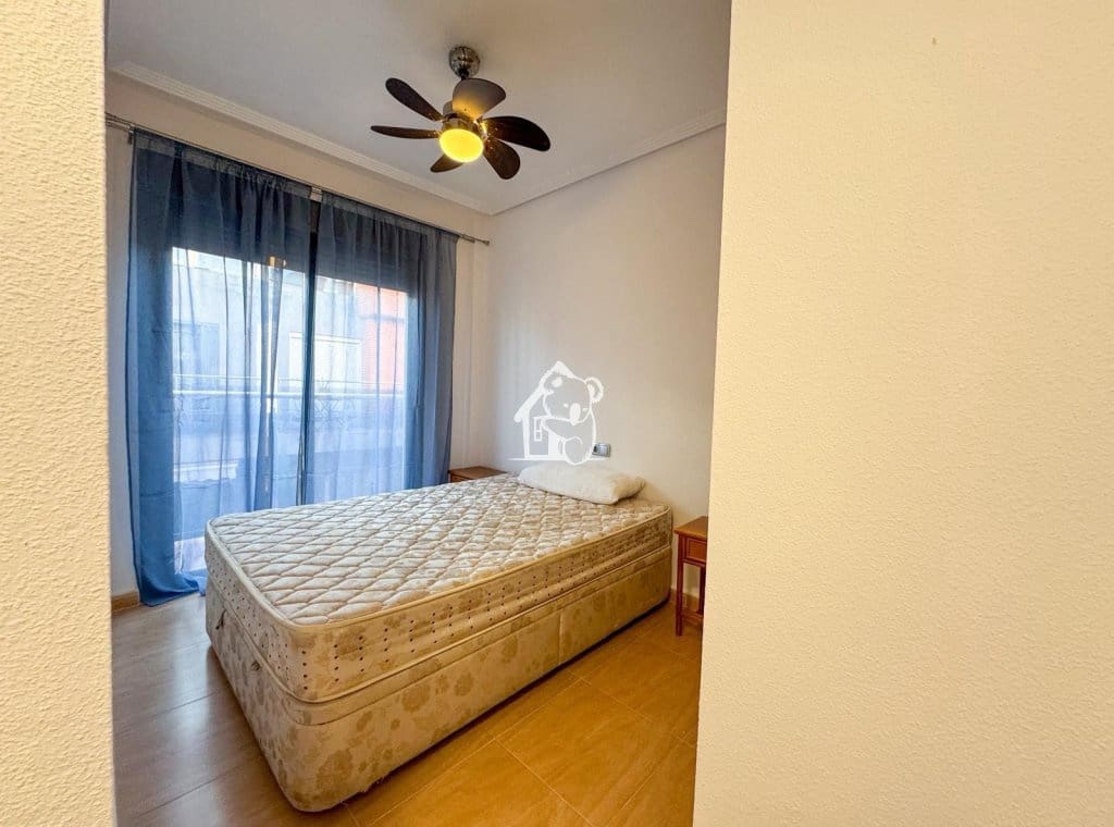 3 makuuhuone Omakotitalo vuokrattavana paikassa Torrevieja mukana uima-altaan - 1 000 € (Ref: 9494103)