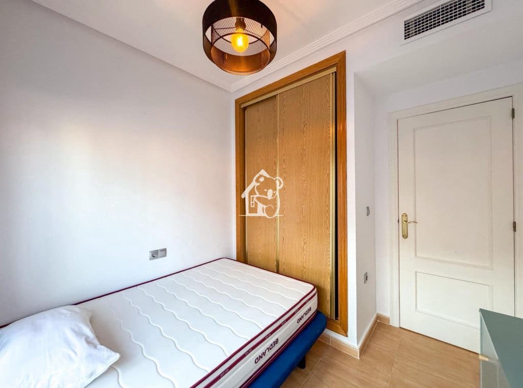 3 makuuhuone Omakotitalo vuokrattavana paikassa Torrevieja mukana uima-altaan - 1 000 € (Ref: 9494103)