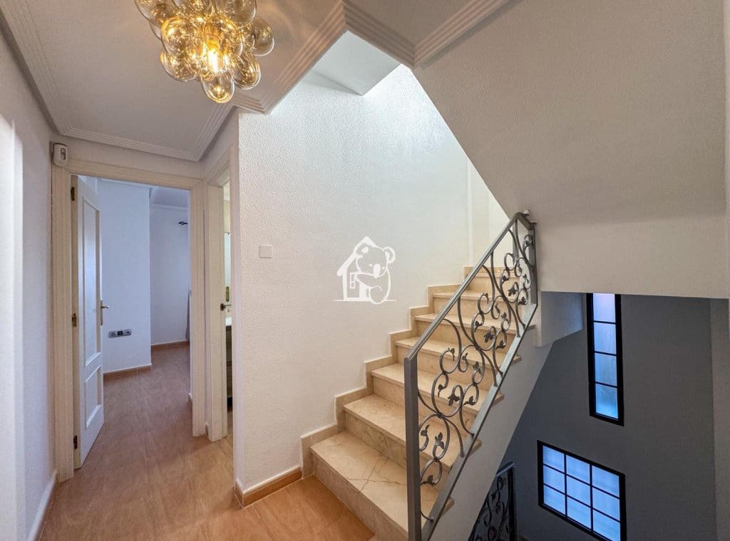 3 makuuhuone Omakotitalo vuokrattavana paikassa Torrevieja mukana uima-altaan - 1 000 € (Ref: 9494103)