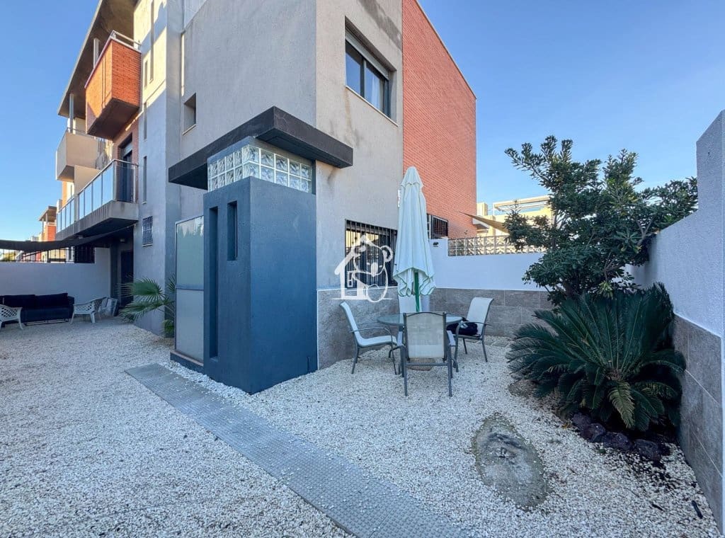 3 makuuhuone Omakotitalo vuokrattavana paikassa Torrevieja mukana uima-altaan - 1 000 € (Ref: 9494103)