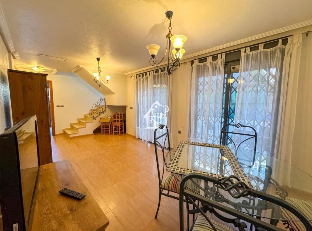 3 makuuhuone Omakotitalo vuokrattavana paikassa Torrevieja mukana uima-altaan - 1 000 € (Ref: 9494103)