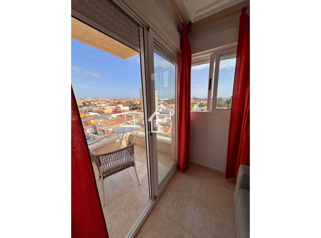 2 soveværelse Lejlighed til leje i Torrevieja med swimmingpool garage - € 800 (Ref: 9496708)
